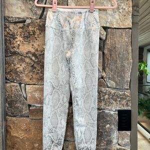 IVL Collective Yoga pants NEW without tags Size 4